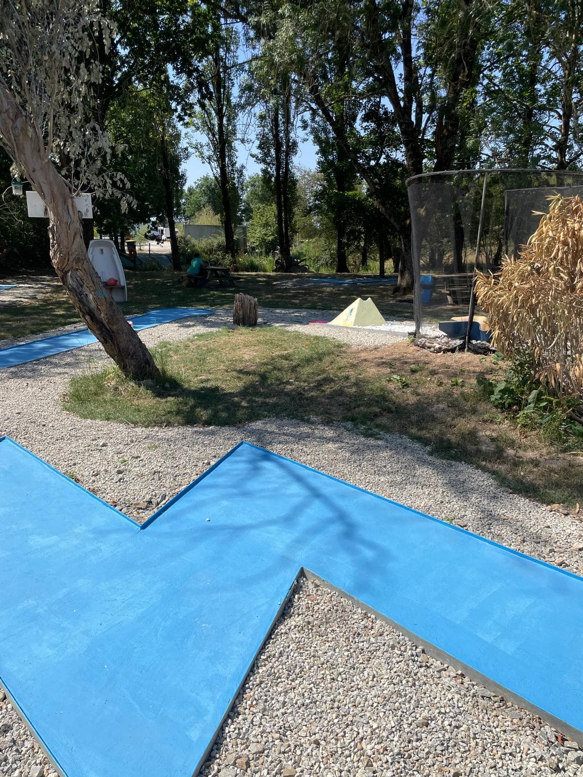 Obstacle original sur le parcours de mini-golf